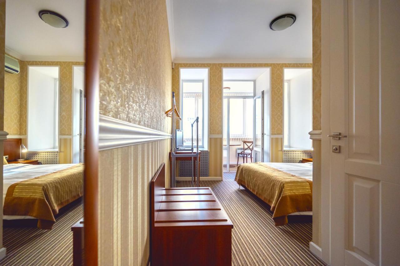 Hotel Consul консул