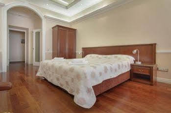 Hotel Consul консул 3*